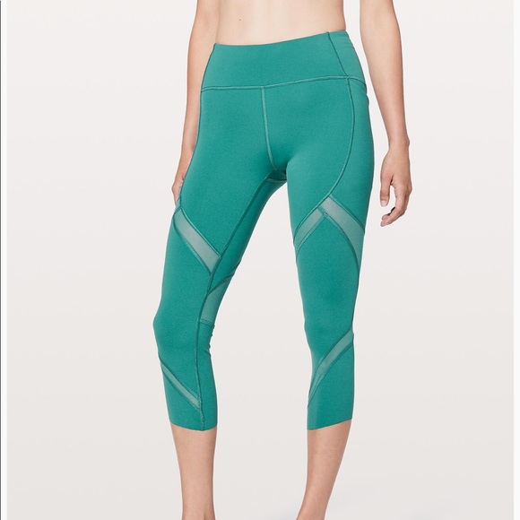 lululemon athletica Pants - 🍋On Pace Crop🍋